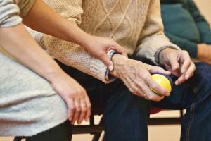 jasa-perawat-homecare-jakarta-solusi-perawatan-rumah-anda